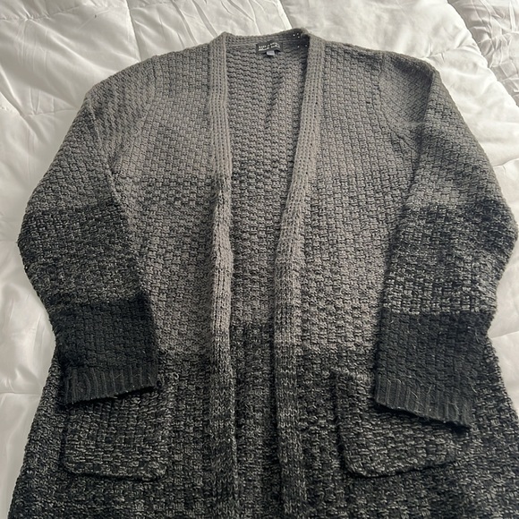 Like New! Women’s long ombré knit cardigan. Size Large - Picture 2 of 7